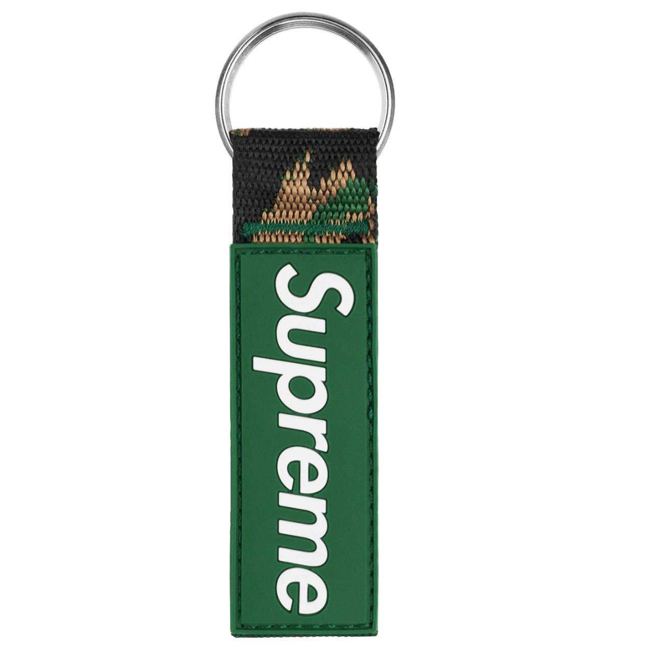 Supreme Webbing Keychain سلسلة مفاتيح حزام فائقة