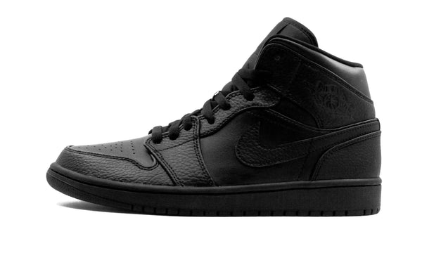 Jordan 1 Mid Triple Black (2022) جوردان 1 ميد تريبل بلاك (2022)