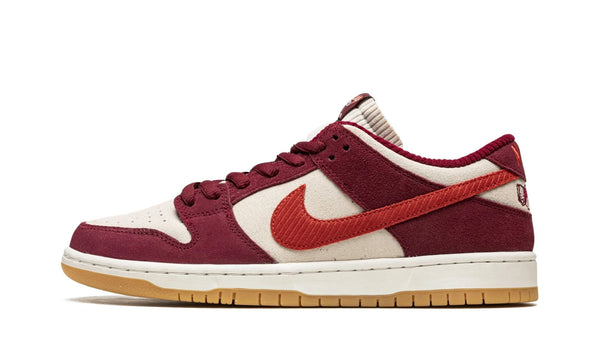 Nike SB Dunk Low Skate Like A Girl SB دونك تزلج منخفض مثل فتاة